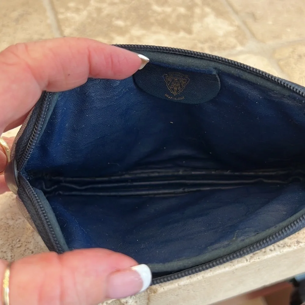 Gucci vintage makeup case. In good condition. Zipper works. 7x4 inches